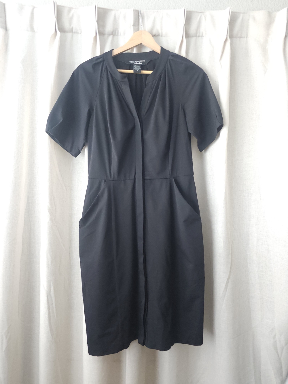 Diane von Furstenberg DVF Black Dress Size 8 Short Sleeve Button Front Pockets